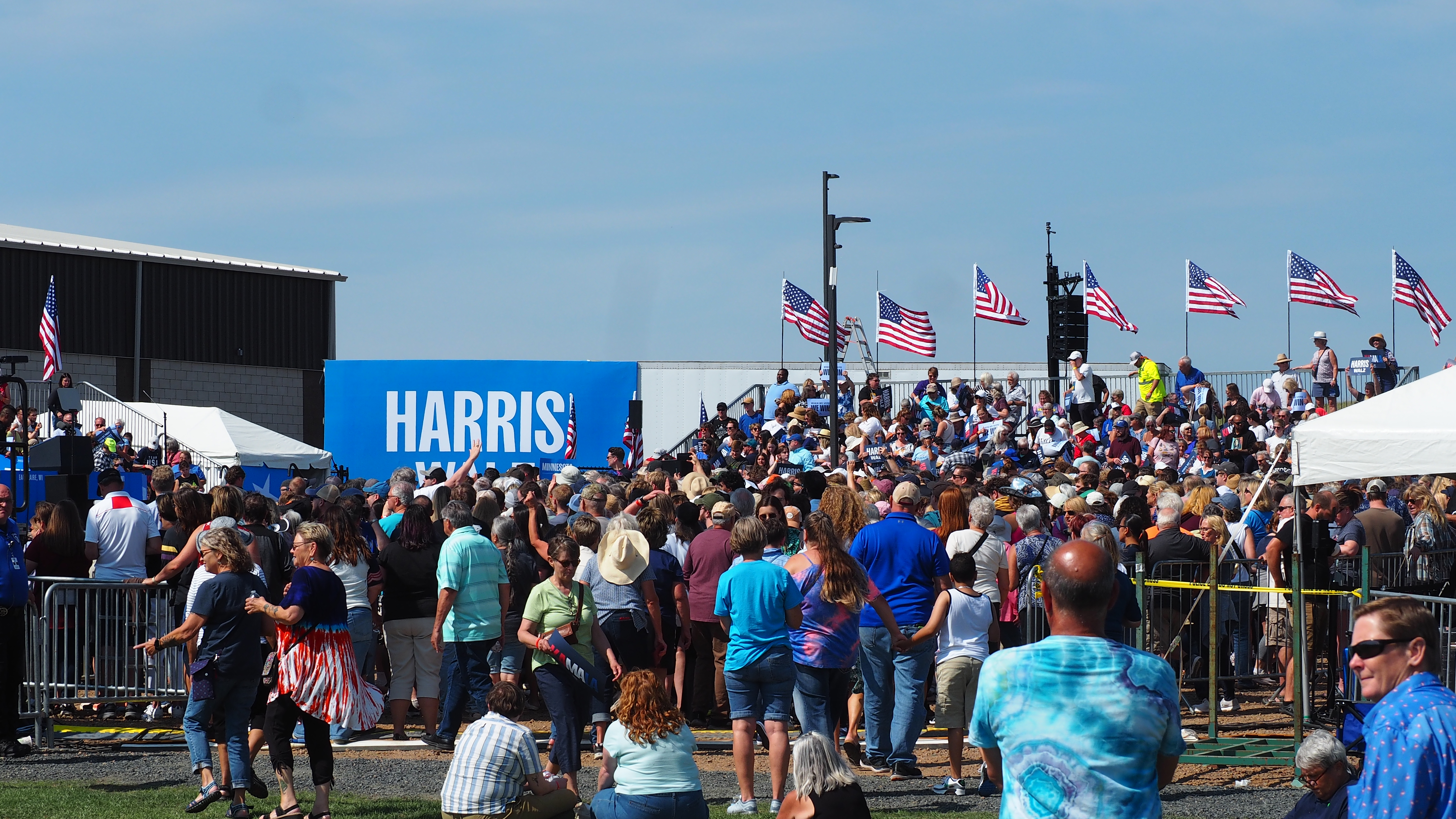 rally crowd