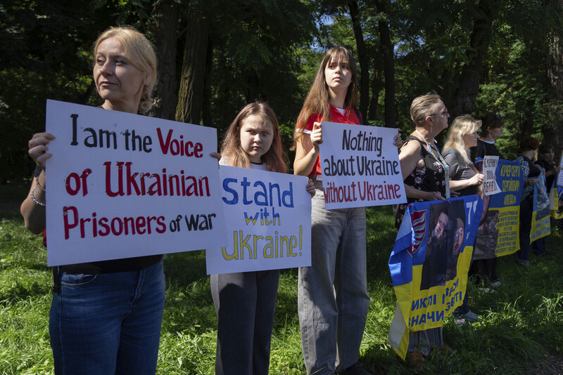 People attend a rally ahead to the meeting between U.S. President Donald Trump and Russian President Vladimir Putin, during a rally in front of the U.S. Embassy in Kyiv, Ukraine, Friday, Aug. 15, 2025. (AP Photo/Efrem Lukatsky)