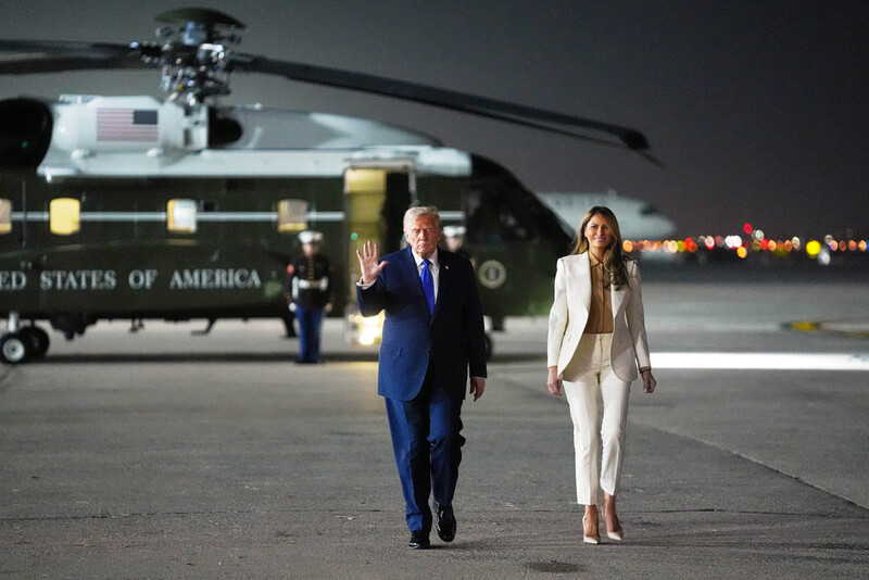 President Donald Trump and first lady Melania Trump, walk to board Air Force One at John F. Kennedy International Airport, Tuesday, Sept. 23, 2025, in New York. (AP Photo/Evan Vucci)