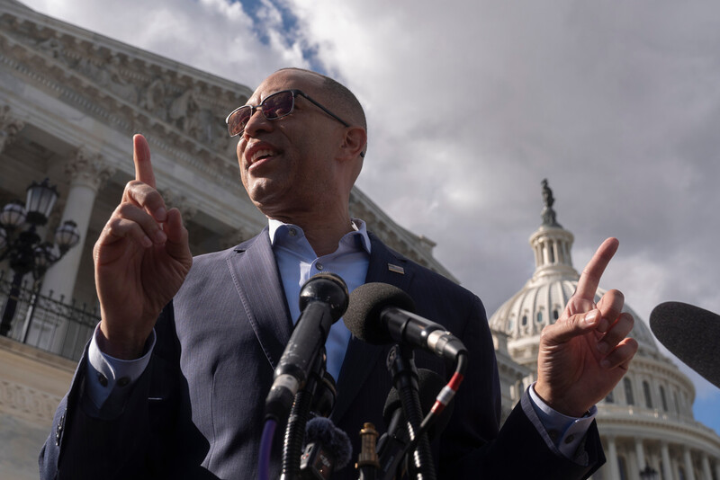 House minority leader Hakeem Jeffries, D-N.Y., speaks to reporters on the Capitol Hill, Thursday, Oct. 2, 2025, in Washington. (AP Photo/Manuel Balce Ceneta)
