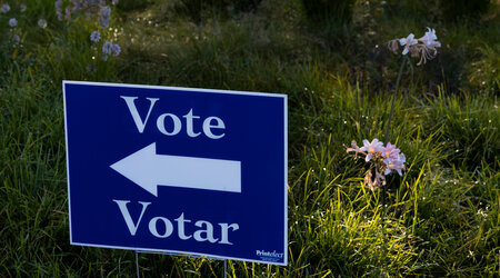 A sign directs voters to the Olbrich Botanical Gardens polling place during the primary election Aug. 13, 2024, in Madison, Wis. (Joe Timmerman / Wisconsin Watch)