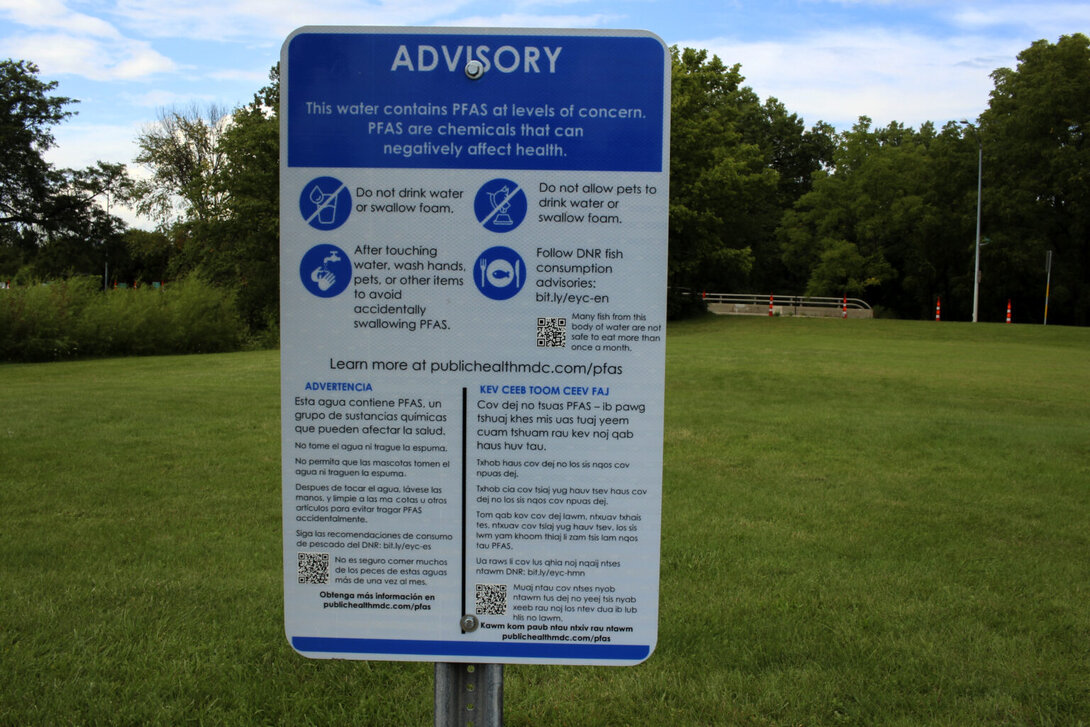 A PFAS advisory sign along Starkweather Creek. (Henry Redman | Wisconsin Examiner)